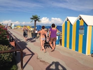 camminata lungo la spiaggia affittasi